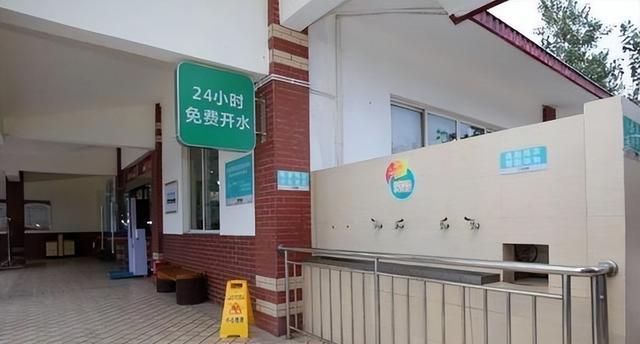 高速服务区大变样:从休息站到综合体,盈利监管两手抓