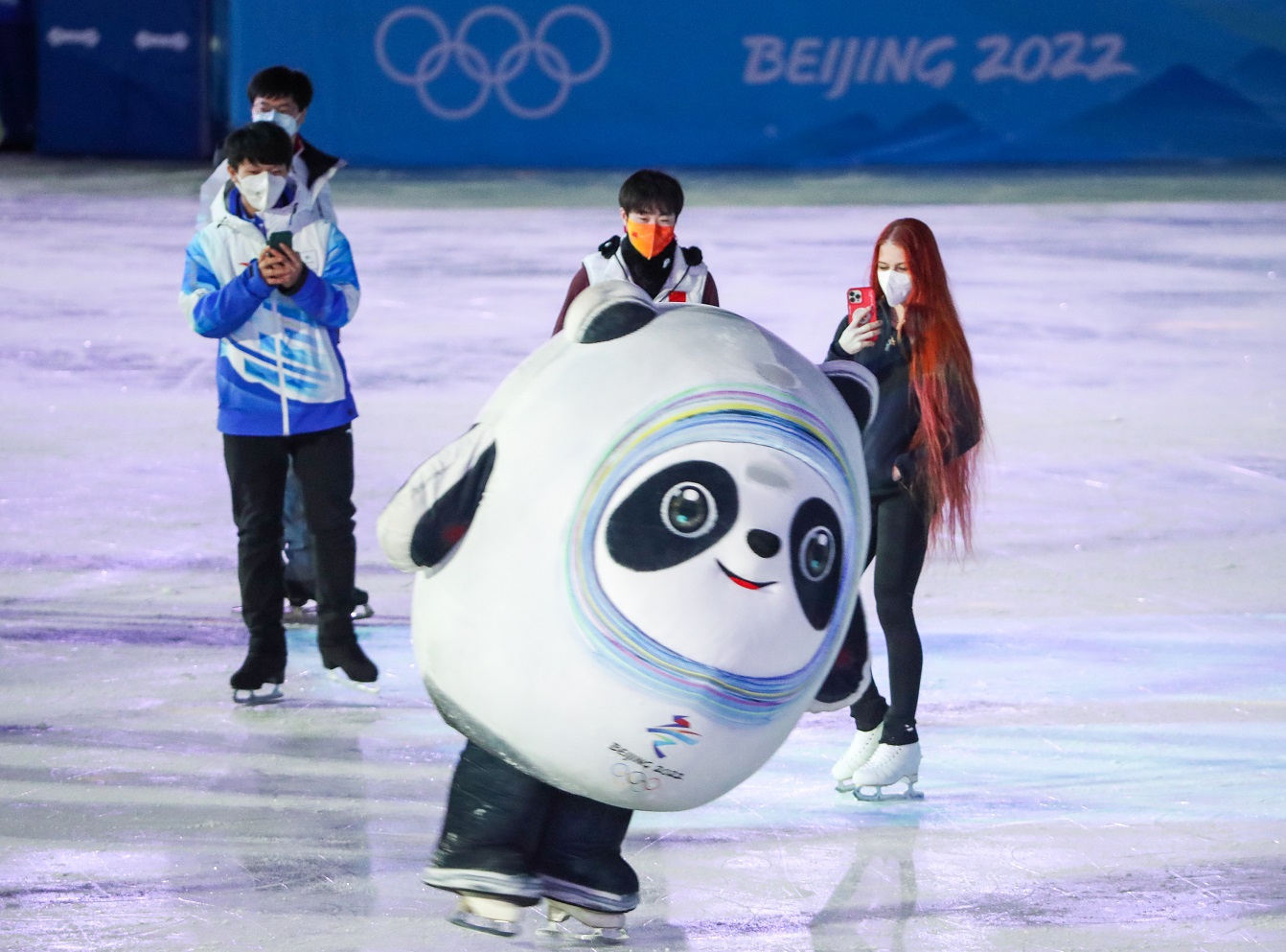 冬奥会精彩回顾!冰墩墩、谷爱凌、苏翊鸣等顶流令人难忘