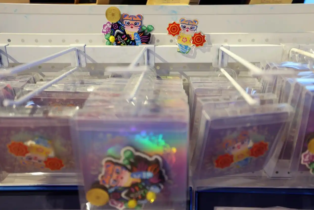 亚冬会赛程过半,吉祥物周边爆火,特色服饰一‘服’难求