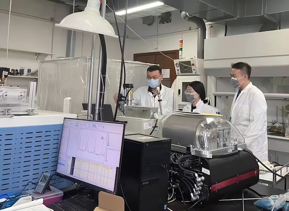 疫情下复旦大学实验室150多个项目不停运转,科研攻关不停歇