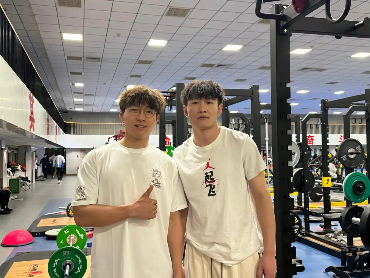 体育生李钊隐瞒家人复读一年,边打工边备战高考终上岸