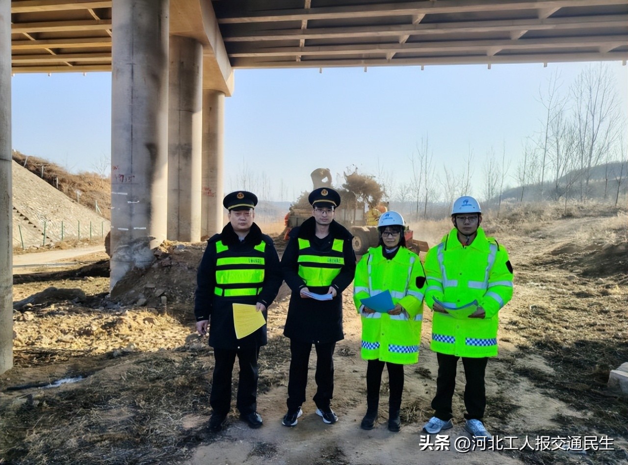 太行山高速石城养护工区联合整治高速桥梁安全隐患并宣传