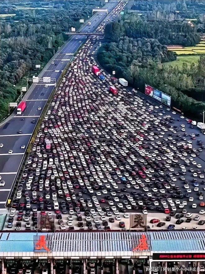 高速公路为何莫名封锁数十公里?没有事故、没有修路,罪魁祸首却是“幽灵堵车”