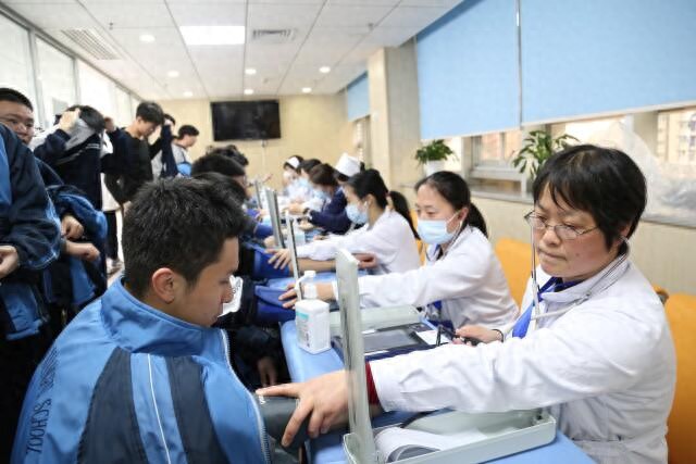 2025 高考体检结束，长沙考生视力体重等问题突出