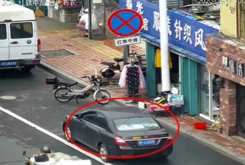 烟台交警曝光违停行为,整治活动持续开展,违停后果要知道