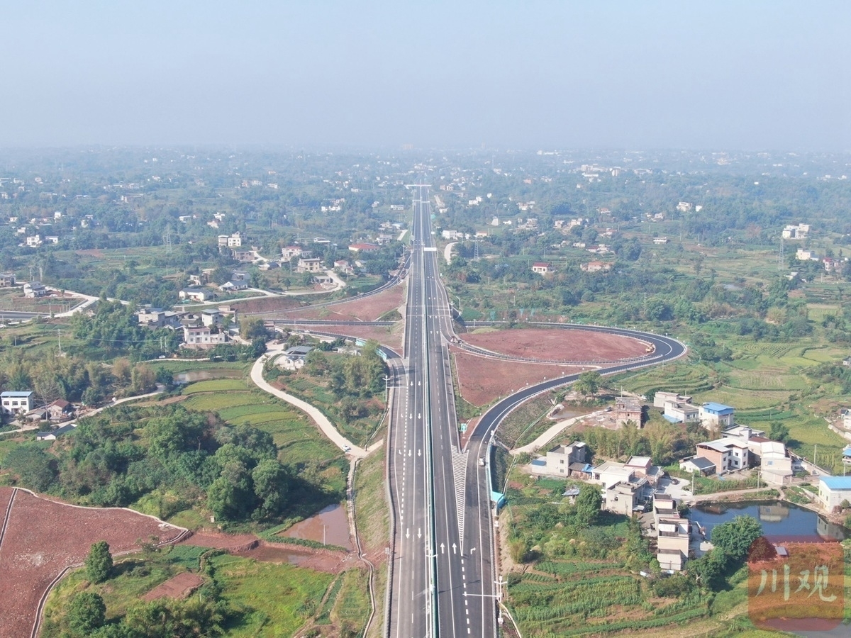国庆四川两条高速通车新增出川通道，泸永高速1小时到重庆主城