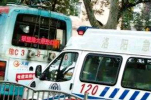 开车压实线不扣分罚款的3种情况,老司机都知道