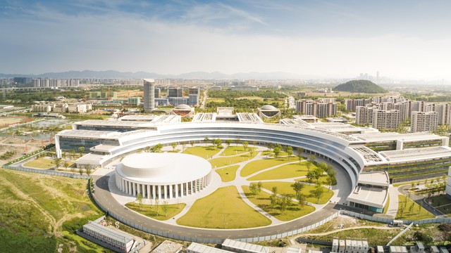 西湖大学学费差距近60倍!国内生6000元,外籍生35万