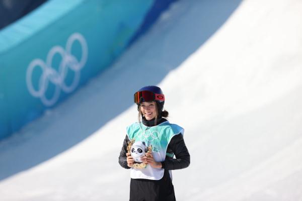 谷爱凌冬奥会夺冠,颁发纪念品仪式精彩瞬间全记录