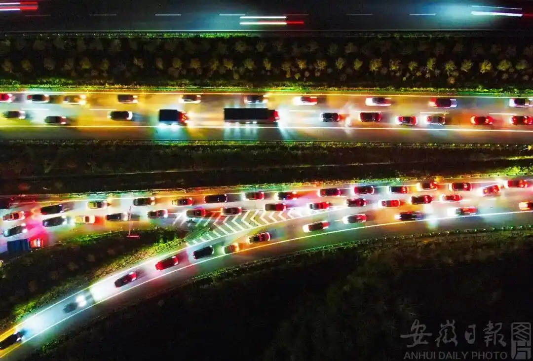 两会热议高速免费新建议，年度 3000 公里免费能否实现？