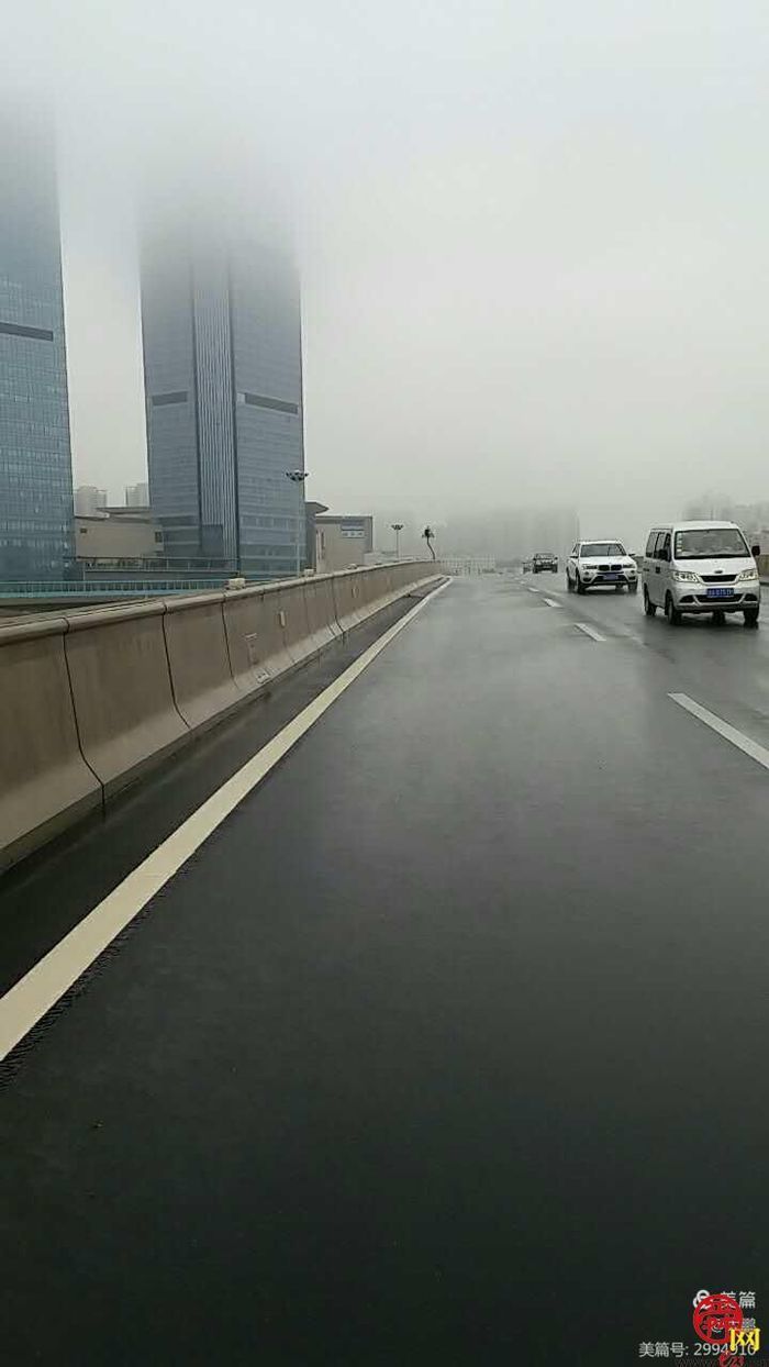 雨天高速行车有啥注意事项？这些技巧请收好