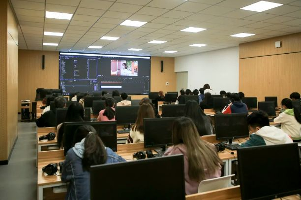 新技术冲击下,看各地高校如何推进‘新文科建设’及AI赋能文科