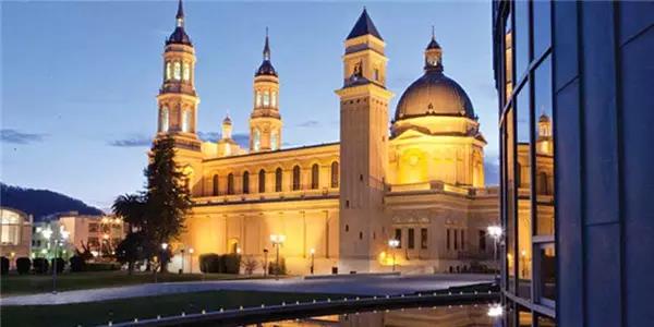 留学党血泪史:学校周边啥都没有,这留学体验太差劲了