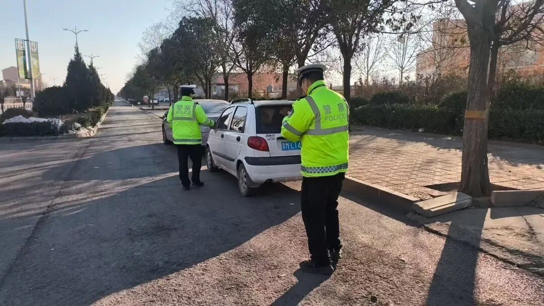 稷山县整治城区重点路段交通秩序,规范停车消除隐患