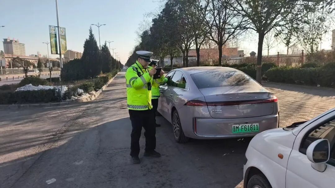 稷山县整治城区重点路段交通秩序,规范停车消除隐患