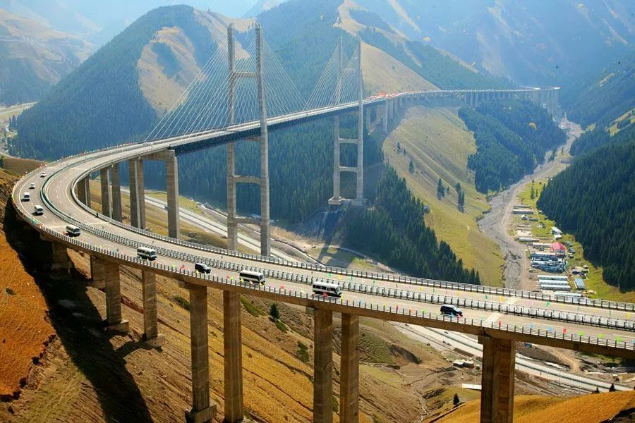 中国十大高速公路之最:最长、最短高速公里数及其他特色介绍