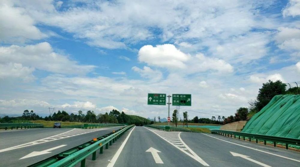 中国十大高速公路之最:最长、最短高速公里数及其他特色介绍