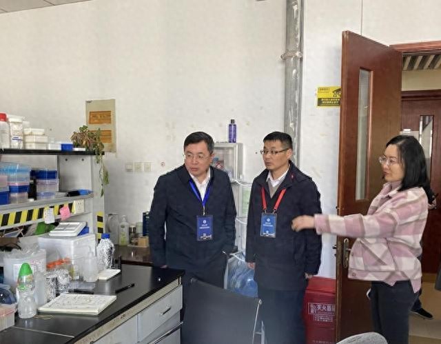 大学实验室岁末年初安全专项检查,全面排查隐患促整改